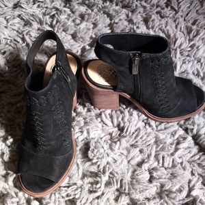 Vince Camuto peep toe Bootie 5.5